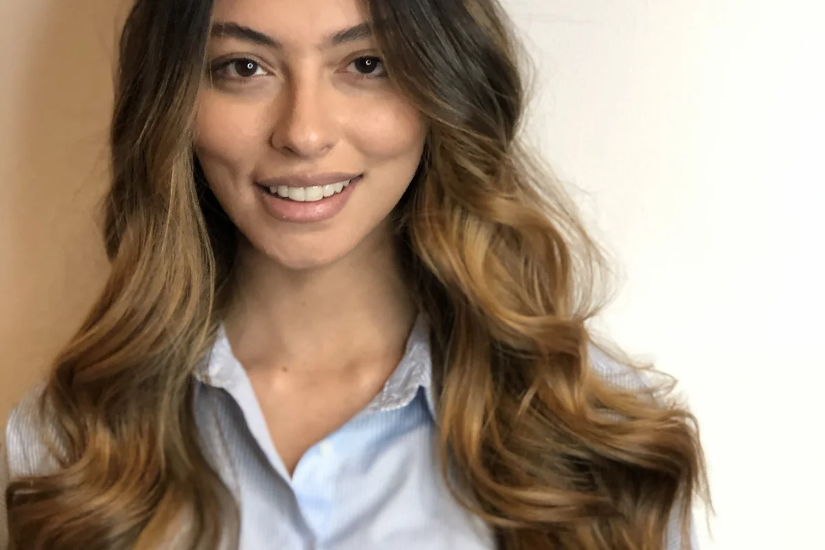 Warm bronde waves with lighter pieces around the face