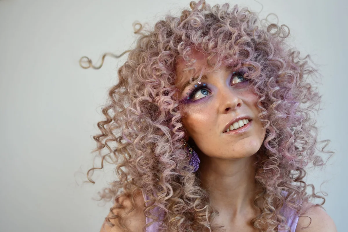 Defined, voluminous curls in an editorial portrait