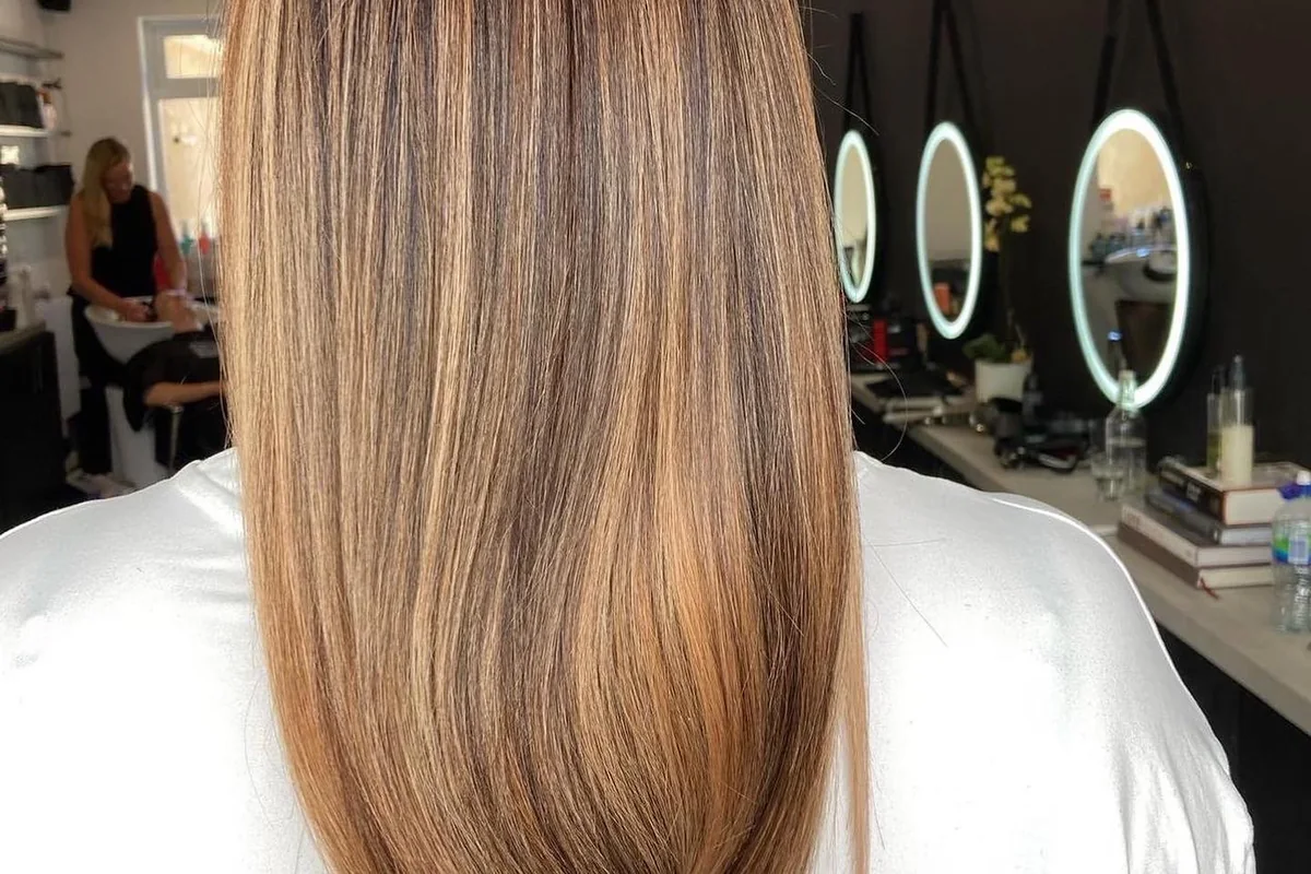 Long smooth hair with warm brunette and blonde tones