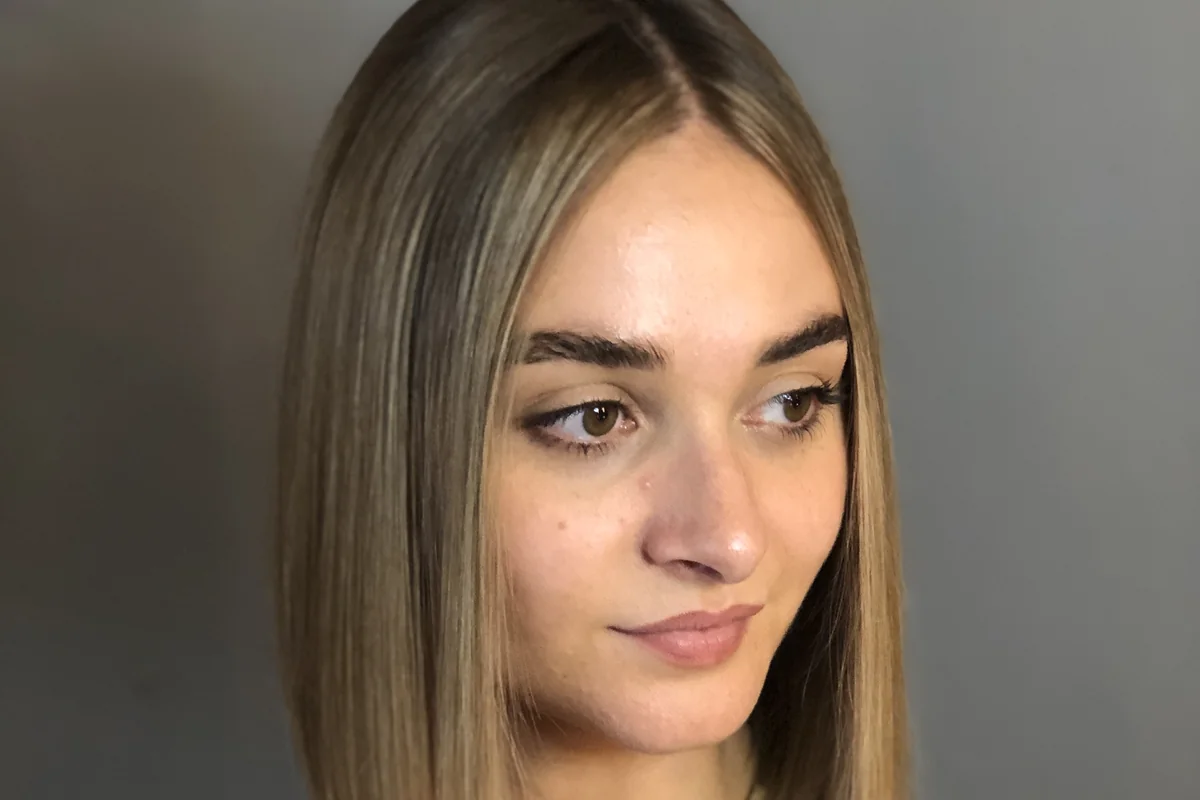 Smooth brunette hair with a straight finish