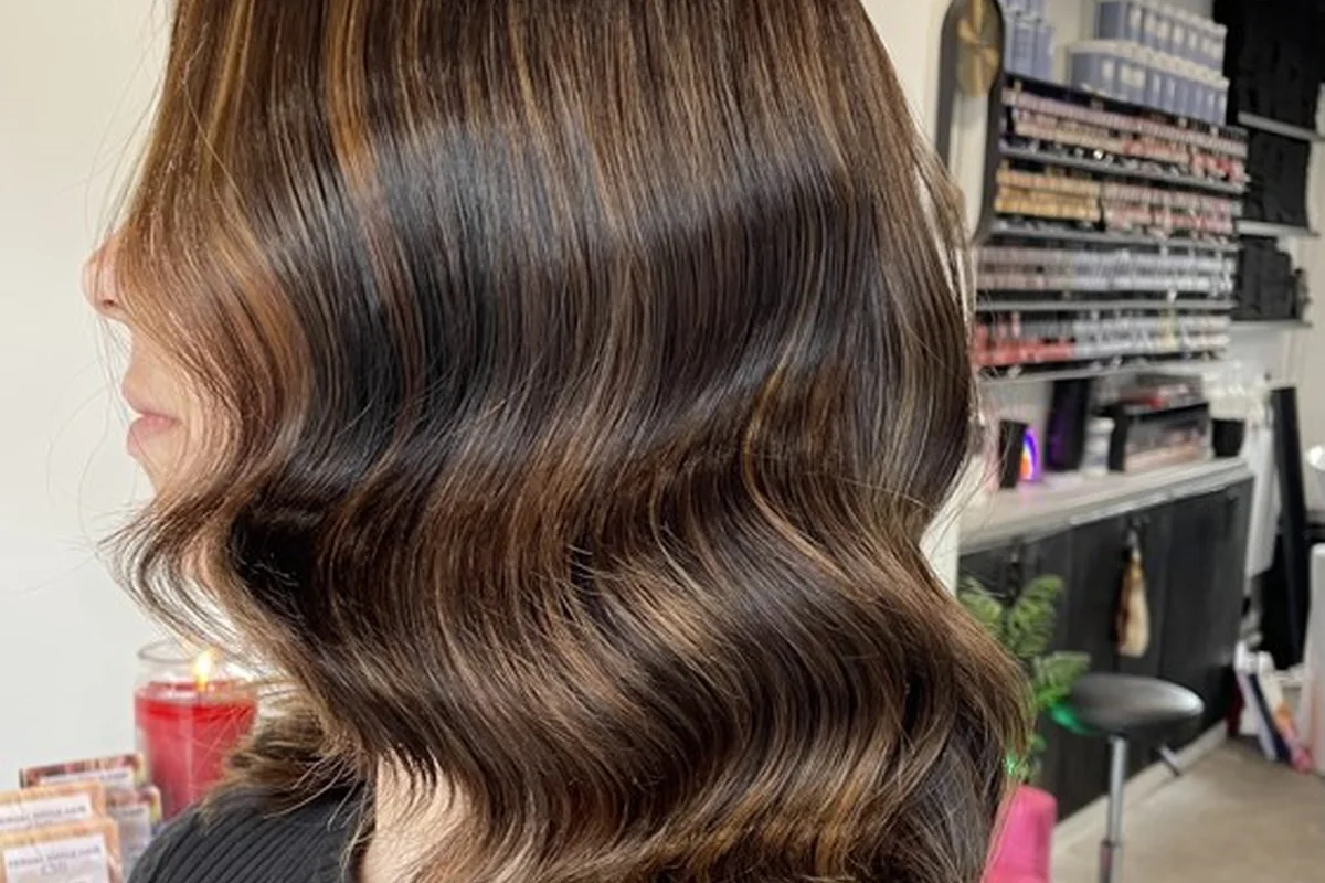 Glossy brunette waves with subtle lighter tones
